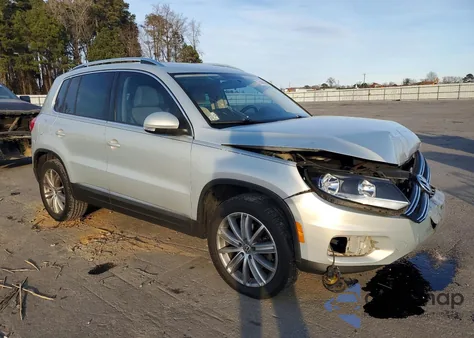 2012 Volkswagen Tiguan S из США, поврежденный, VIN WVGAV7AX6CW587148